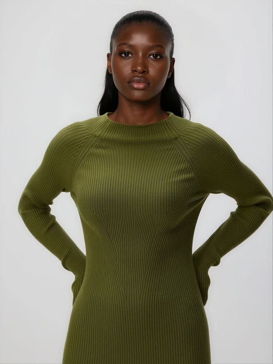 Abito in maglia a coste di viscosa color oliva chiaroAbito in maglia a coste di viscosa color oliva chiaro